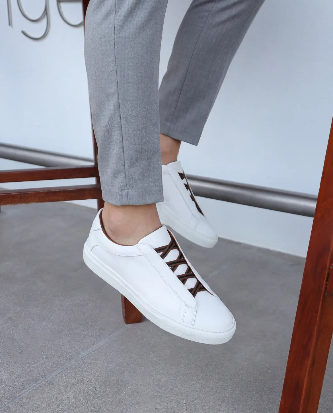 Arveilo Leather Sneakers